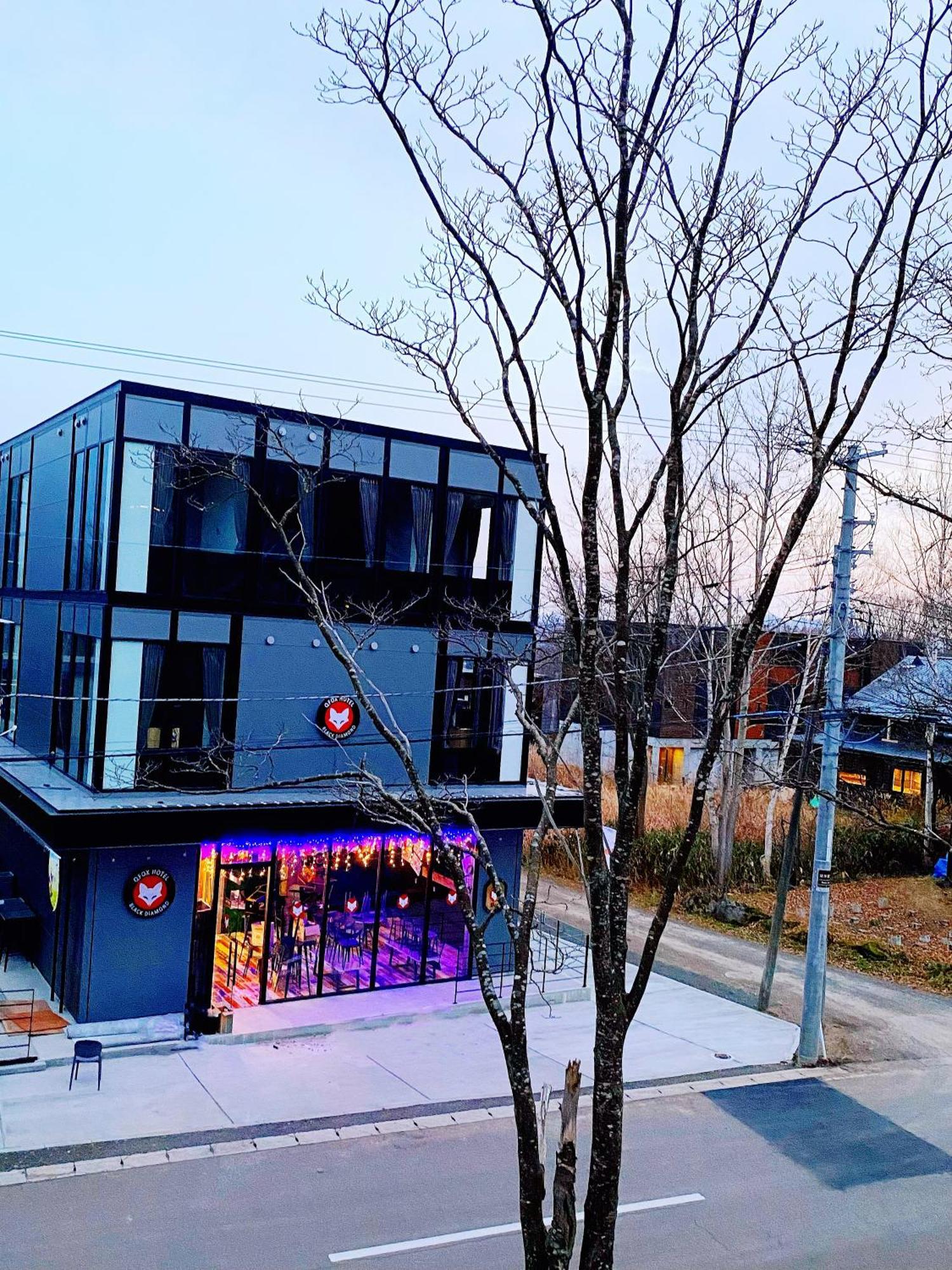 Q Fox Black Diamond Hotel Kutčan Exteriér fotografie